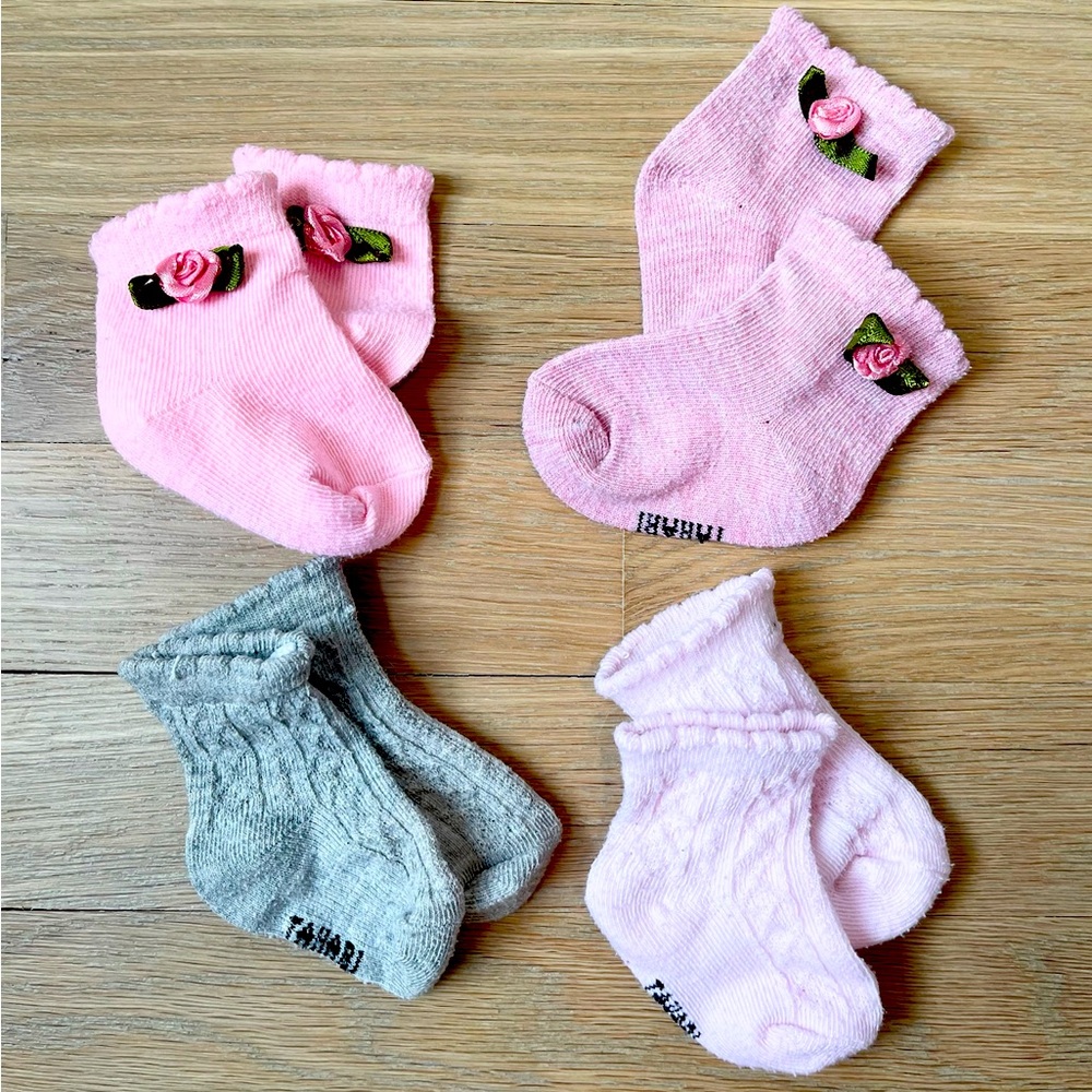 Tahari Baby Girl Socks